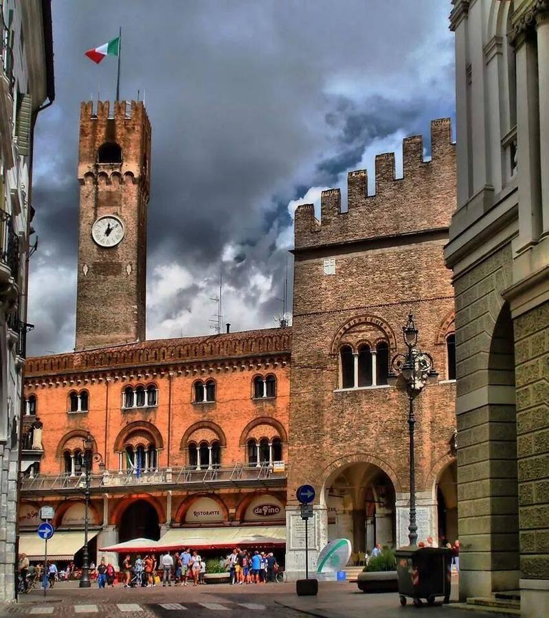 Holiday Treviso Suite Lombardi Exterior foto